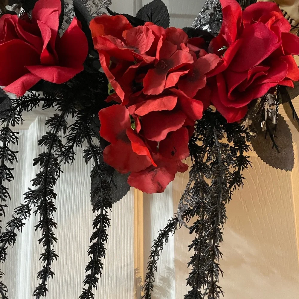 Hallowed Skulls Wreath